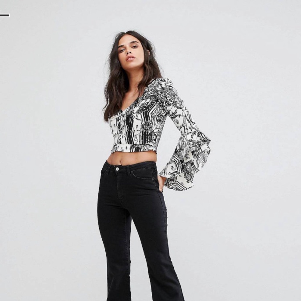 ASOS cropped top with flutter sleeve black and white size S like new